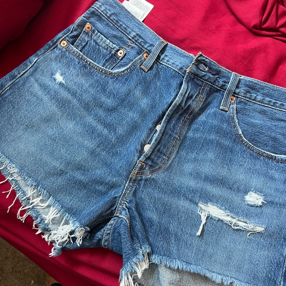 New. LEVI’s JEAN SHORTS. Size 29